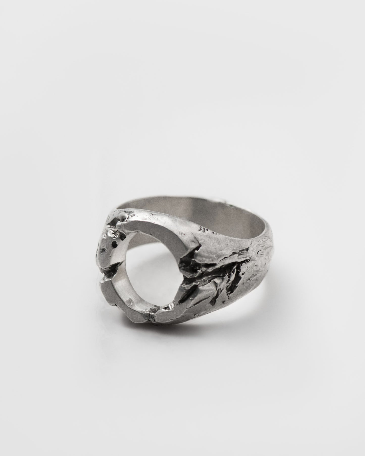 echoforg-carved-circular-signet-ring