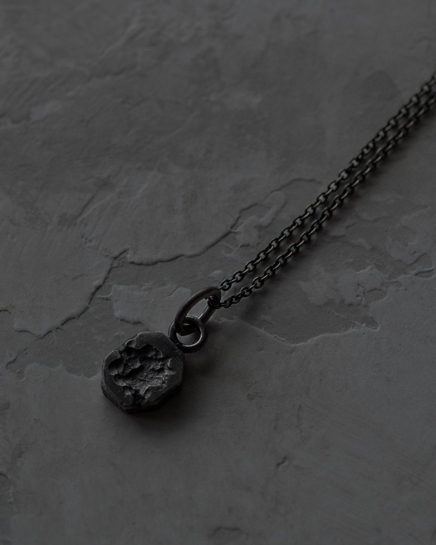 rhod-necklace-black