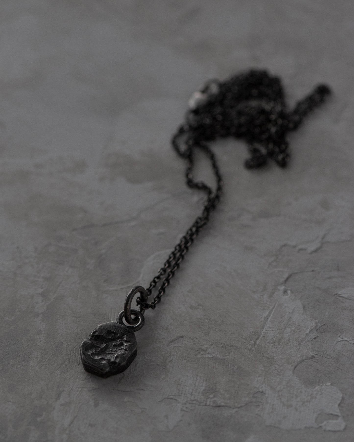 rhod-necklace-black