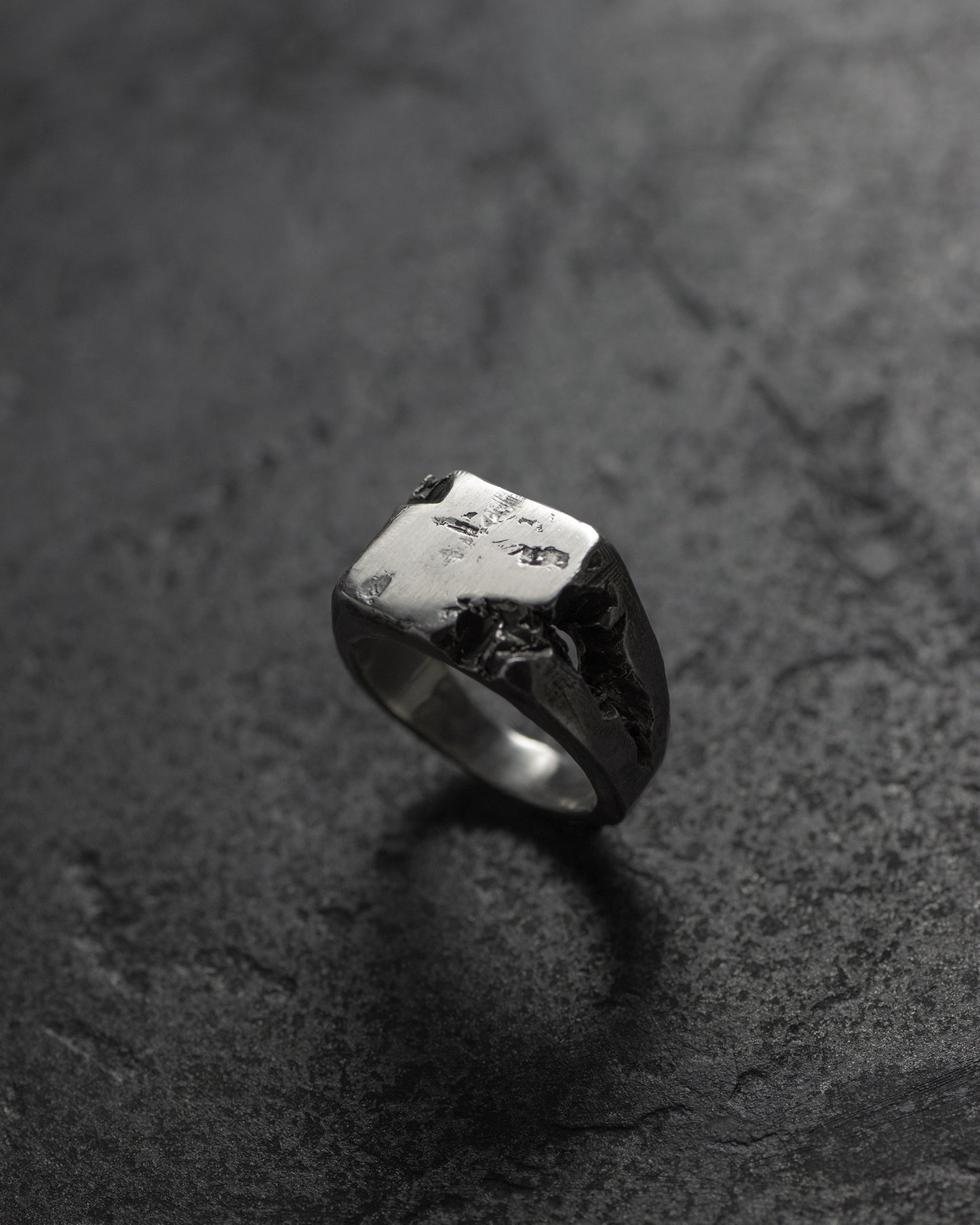 echoforg-chasm-square-signet-ring