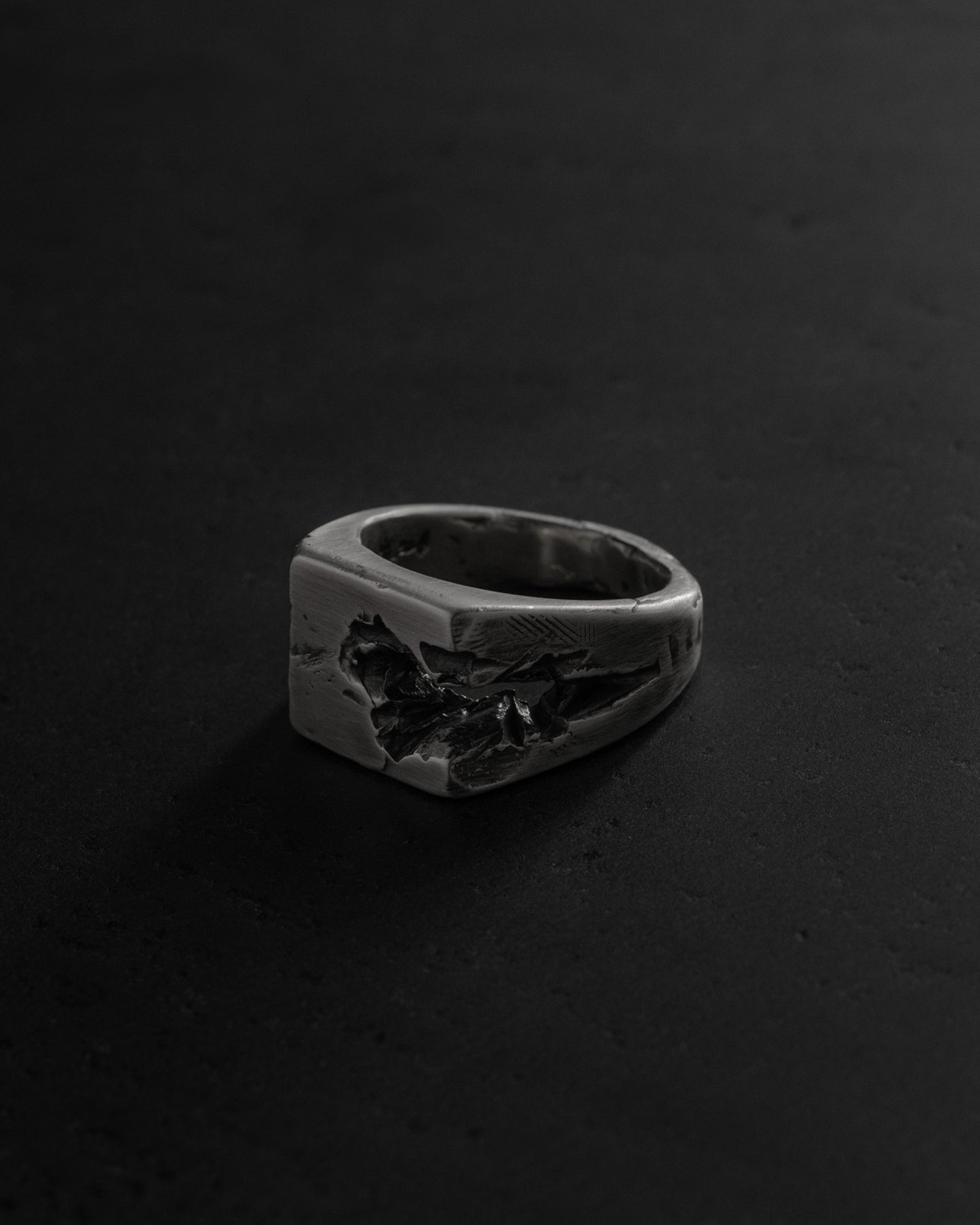 echoforg-split-square-signet-ring