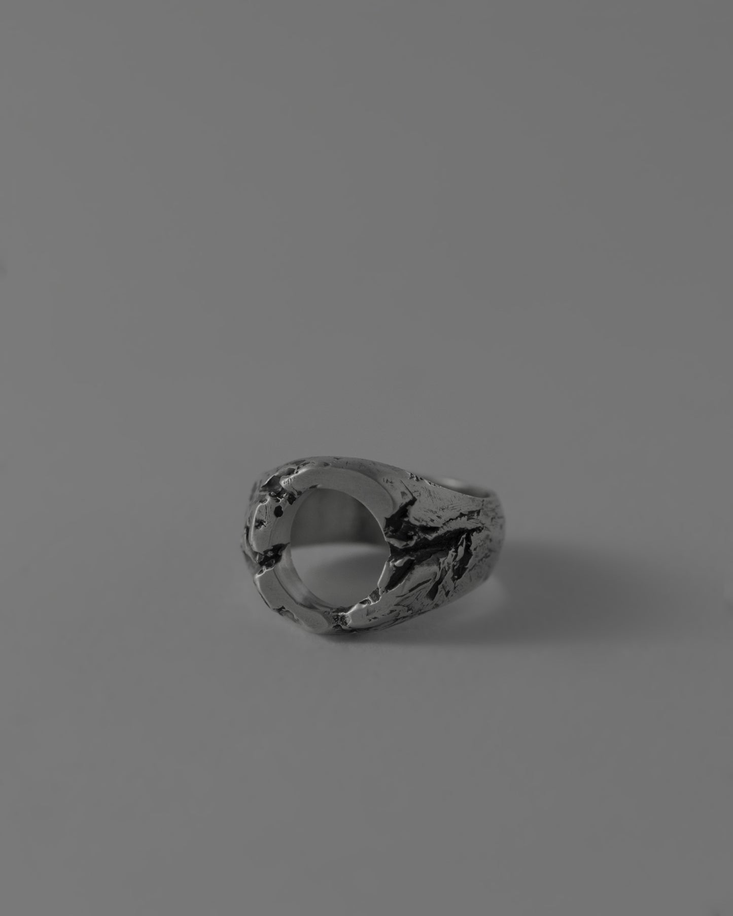 ECHOFORG CARVED CIRCULAR SIGNET RING