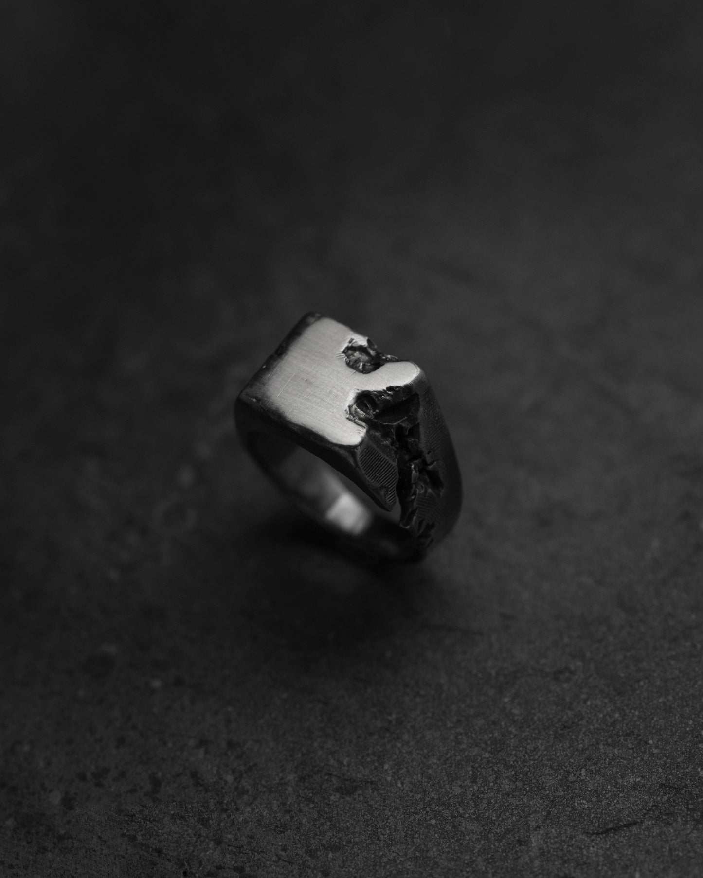 echoforg-facet-square-signet-ring